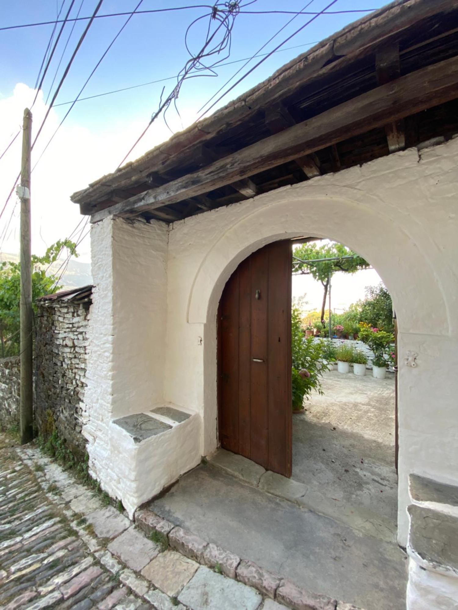 Stonetale Garden Guesthouse Gjirokaster Ngoại thất bức ảnh